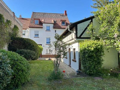 Begehrte Lage in Mainz-Bretzenheim: Attraktives MFH mit 4 Einheiten, Garten und 3 KFZ-Stellplätzen