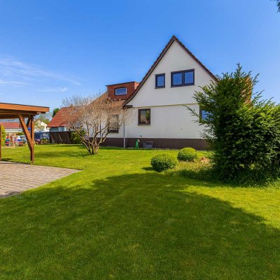 Raum für Ideen: Doppelhaushälfte mit Bauplatz, großem Garten und Garage
