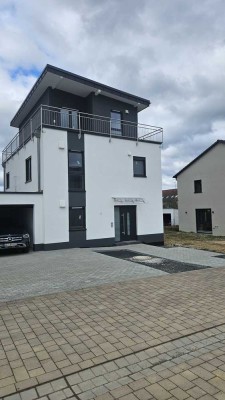 Neubau erstbezug Einzelhaus mit Solar mit Regenwasserspeicher Massiv