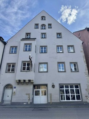 ***Wohnen mit historischem Flair - 2 ZKB - Blick zur Donau **