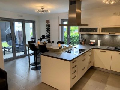 Moderne Komfort- Wohnung mit Terrasse 
und TG - Stellplatz