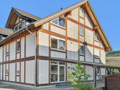 Lösnich: Einzigartige Drei-Zimmer-Dachgeschosswohnung in Doppelhaushälfte – Traumhafte Aussicht!