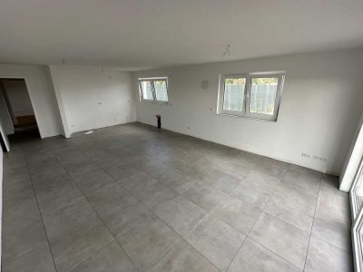 NEUBAU - 4 Zimmer Etagenwohnung in Hütte zur Miete !