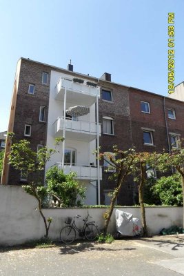 Do-Klinikviertel, helle schöne 3,5-Zi.Whg. mit großem Balkon, Wohnküche, Bad mit Dusche und Wanne