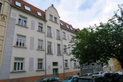 Schöne 3 Zi-WE mit Südbalkon, sep. Wohnküche mit Ebk, Laminat Wannenbad im Giebichensteinviertel