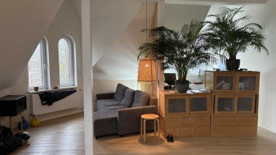 Außergewöhnliche 2-Zi-DG-Wohnung (aus 2020) im Reiherstiegviertel zu vermieten!