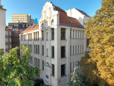 � Mietfrei & möbliert: Loft mit Loggia in Toplage – Altbauflair trifft modernen Komfort
