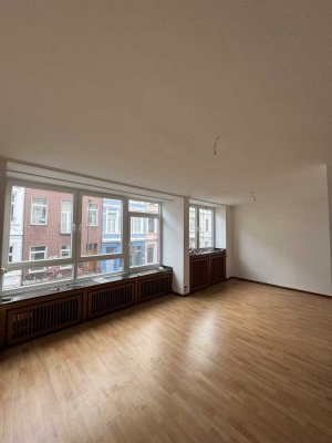 schöne 5-Zimmer Wohnung mit Garten im Frankenberger Viertel ab sofort zu vermieten.