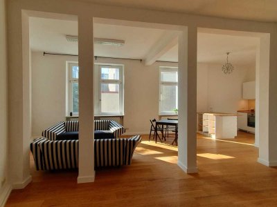 Heller „loftiger“ Einraum mit Einbauküche – Innenstadt