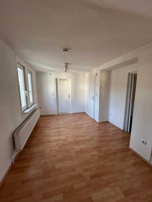 1-Zimmer-DG-Wohnung, Studentenwohnung, in Wiesbaden-Biebrich