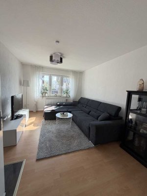 Helle 2-Zimmer-Wohnung mit Kamin & Einbauküche – Nachmieter gesucht