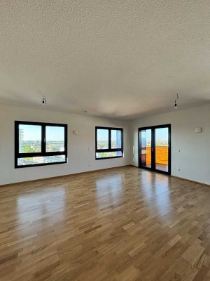 3-Zimmer-Wohnung mit 2 Balkonen, EBK & viel Licht