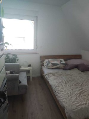 Gemütliche gut geschnittene 2 Zimmer Wohnung mit großer Wohnküche