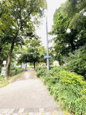 Neu sanierte Garconniere, vis-a-vis Park, zentral im 17. Bezirk!