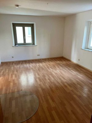 2-ZIMMER-WOHNUNG ZENTRAL IN RUHMANNSFELDEN ZU VERMIETEN!
