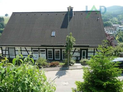 Großzügiges 2-Familienhaus in idyllischer Hanglage mit Einliegerwohnung