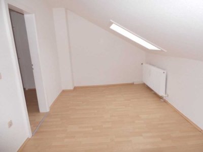 Kleine Dachgeschosswohnung ohne Balkon