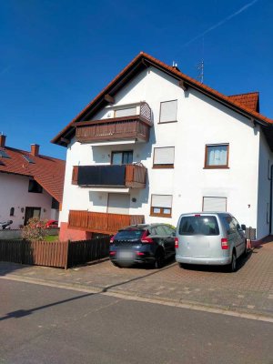 Schön geschnittene  4-Zimmer-DG-Wohnung mit Balkon in Alzenau OT