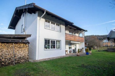 Idyllische Ortsrandlage - schöne 3 Zimmer Wohnung im OG mit Bergblick