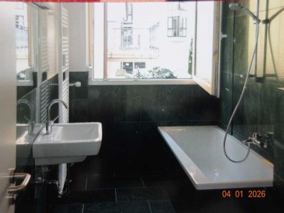 2 ZKB Luxus Wohnung 1.OG Marmor/Parkett/Miele/Bosch-Küche/ Hausmeisterdienst