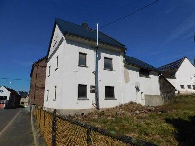 Einfamilienhaus  mit Garage, Stellplatz und großer Garten für Handwerker