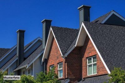 Reihenmittelhaus mit Komfort: Dachterrasse &amp; Gartenanteil + Parkplatz