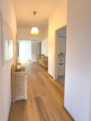 Traumhafte 3 Zimmer-Dachgeschoss-Wohnung in Bad Wiessee - See-/ Bergblick