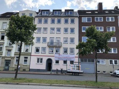Kiel - Wilhelmplatz: Freie modernisierte 3 Zimmer Eigentumswohnung mit 3 Balkonen im 2.0G