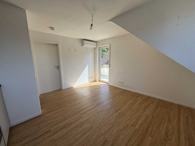 Klimatisierte 1,5 ZKB mit Küche u Balkon