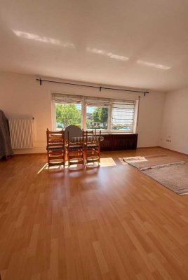 Schöne 2-Zimmer-Wohnung mit Abstellraum und separatem Eingang – ca. 70 m²