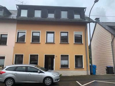 Gepflegte Dachgeschosswohnung mit Balkon in Waxweiler
