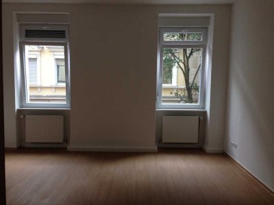 Ansprechende und modernisierte 2-Raum-Wohnung mit Balkon in Karlsruhe