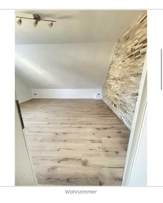 Schöne moderne 2,5-Zimmer-Wohnung mit neuwertiger Küche