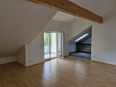 Exklusive, neuwertige 2-Raum-DG-Wohnung mit geh. Innenausstattung mit Balkon und EBK in Unterföhring