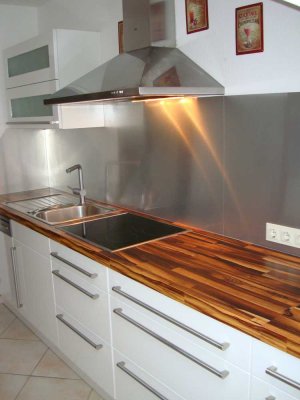 Schöne, große 100qm, gepflegte 3 ZKBB, DG, ZH, mit Einbauküche in 3-Familien-Haus