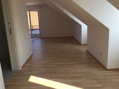 Stilvolle 2-Zimmer Wohnung mit kleiner Dachterrasse, EBK und TG-Stellplatz