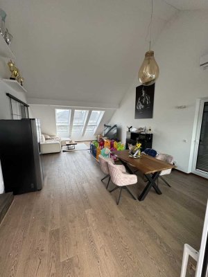 Luxuriöses Penthouse mit 3 Zimmern, Fahrstuhl und Balkon in Mannheim-Feudenheim