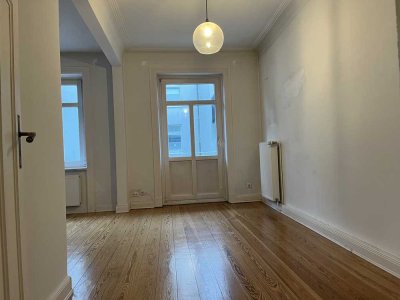 Lichtdurchflutete 1,5 -Zimmer Altbauwohnung  in Eppendorf