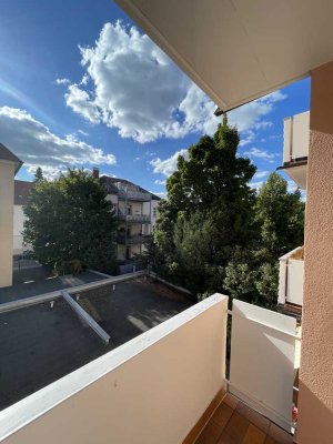 Helle 3-Zimmer-Wohnung mit Balkon und Einbauküche in Nürnberg