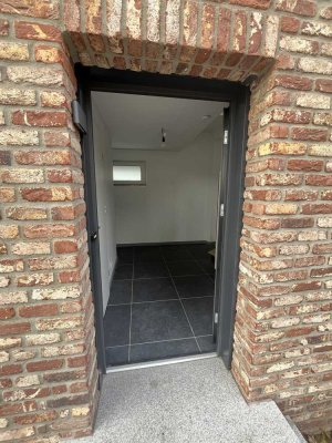 Neubau Maisonette Erstbezug, sehr modern und hell mit offener Küche und Empore