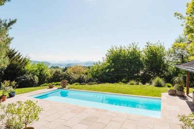 Wohnen mit Weitblick – Traumhafte Villa mit Pool, Nähe Mattsee