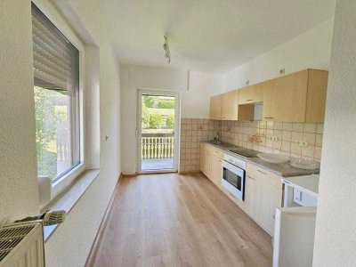 *** Frisch renovierte 2-Zimmer-Wohnung mit Balkon ***