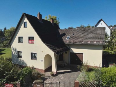 Großzügiges Einfamilienhaus mit Garten und Garage am Fuß des Roten Hügels, Bayreuth! Sofort frei!