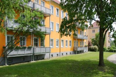 Hochparterre mit Balkon - für Sie frisch saniert!