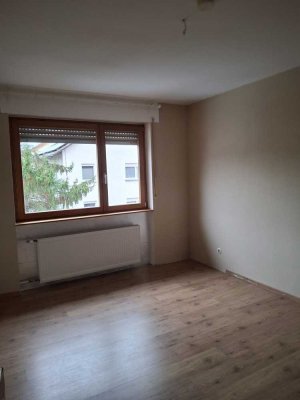 Helle 3,5-Zimmer-Wohnung mit Balkon in Linkenheim-Hochstetten
