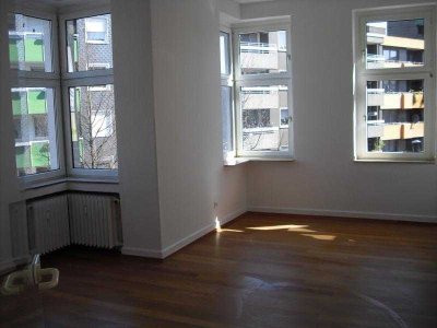 Schöne große 3 Zimmer-Wohnung mit begehbarem Kleiderschrank mitten in der City!!!