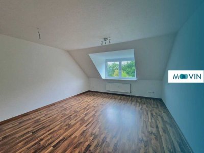 Schicke und geräumige 3-Zimmer-Dachgeschosswohnung mit EBK und Badewanne