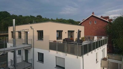 Lichtdurchflutete Penthouse-Wohnung mit unverbaubarem Blick ins Seckachtal