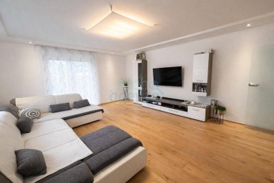 Neuer Preis! Modernisiertes Familienhaus mit großzügigem Garten, Sonnenterrasse, Garage und Carport