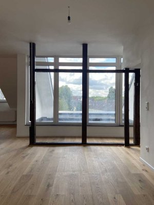 *** Frisch Sanierte 2 Zimmer Wohnung mit EBK ***